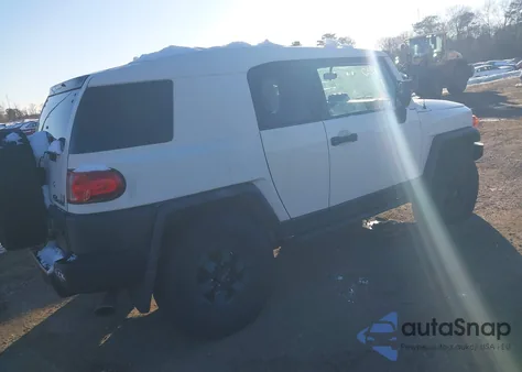 2008 Toyota Fj Cruiser z USA, uszkodzony, nr VIN JTEBU11F58K026210